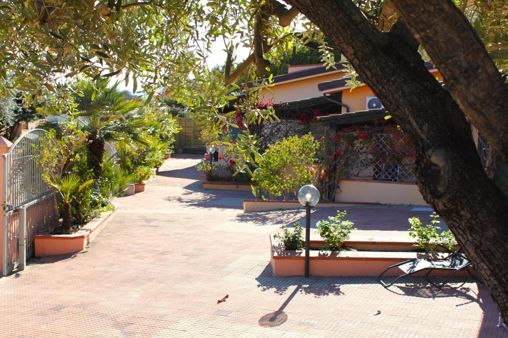 Arbatax Le Terrazze Sul Mare Aparthotel Exterior photo